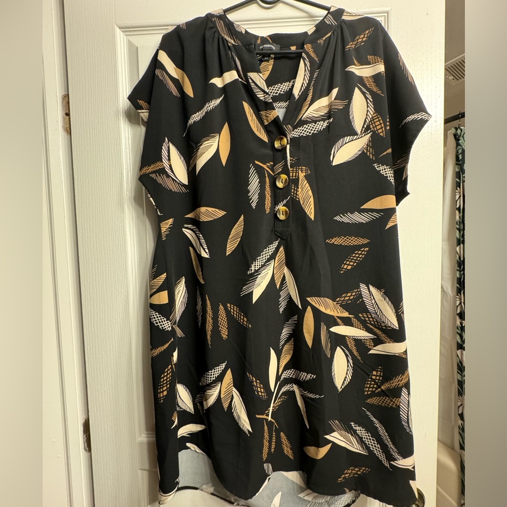 Le Chateau Aline dress with short leaves. Size Large. Great condition
